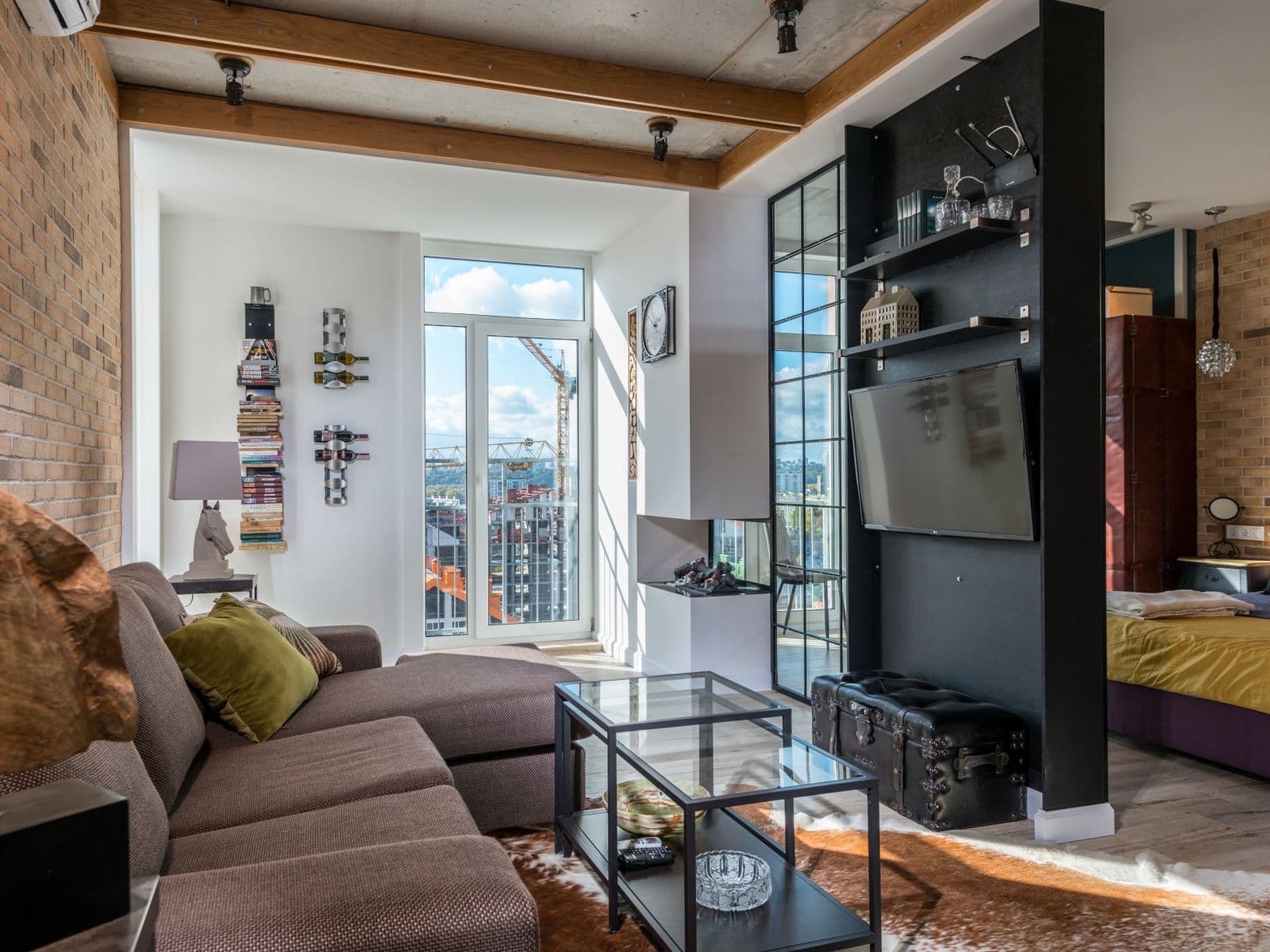 Storstädning av modernt loft